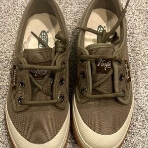 Vasque NWOB Olive Coral Grand Traverse  Athletic‎ Hiking Shoes Womens Size 5.5